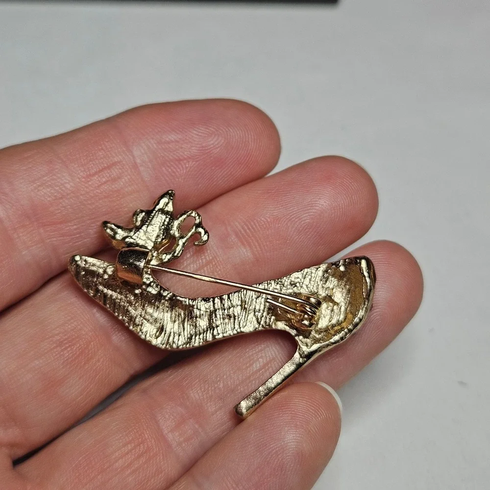 Red Rhinestone High Heel Brooch Womens OS Gold Tone Butterfly Pin Sparkly